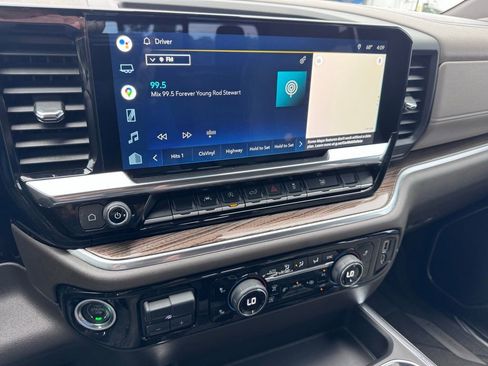 Used 2022 Chevrolet Silverado 1500 RST w/ Convenience Package II AWD/4WD image 30