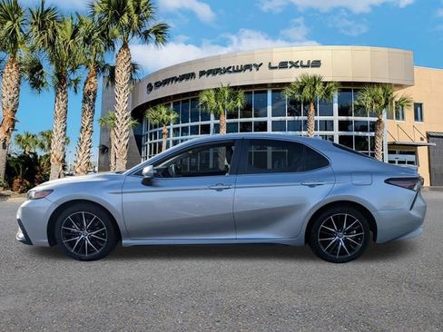 Used 2023 Toyota Camry SE w/ Cold Weather Package image 8