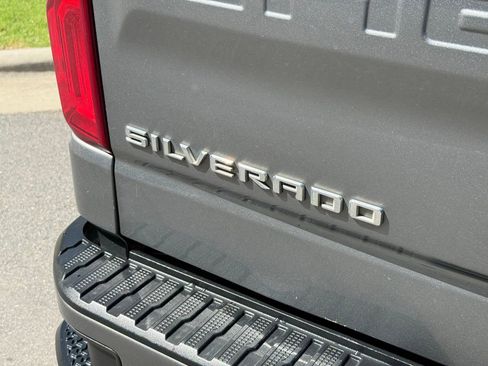 Used 2020 Chevrolet Silverado 1500 Custom w/ Custom Value Package RWD image 11