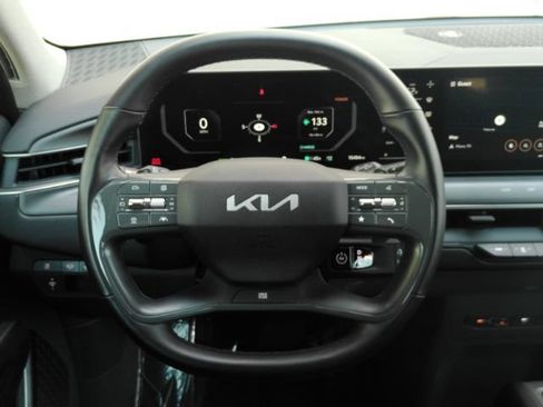 Used 2024 Kia EV9 Light Long Range RWD image 39