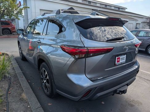 Used 2020 Toyota Highlander XLE AWD/4WD image 5