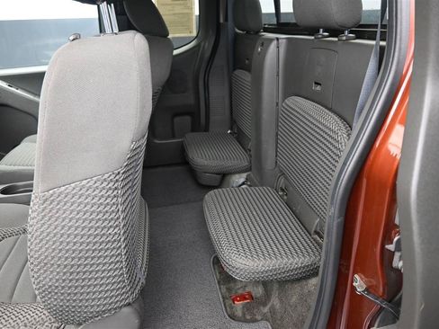 Used 2017 Nissan Frontier SV w/ SV Value Truck Package AWD/4WD image 10