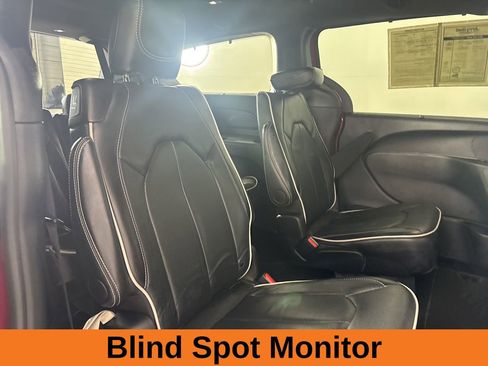 Used 2025 Chrysler Pacifica Limited FWD image 24
