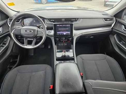 Used 2023 Jeep Grand Cherokee Laredo w/ Luxury Tech Group I image 15