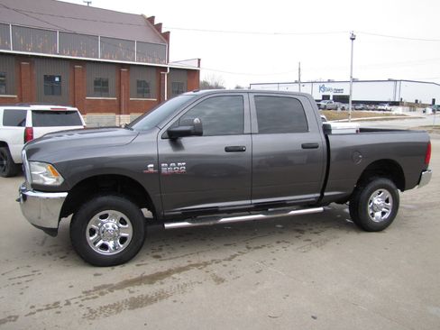 Used 2015 RAM 2500 Tradesman w/ Chrome Appearance Group image 2
