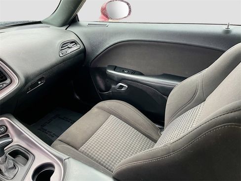 Used 2020 Dodge Challenger SXT w/ Blacktop Package image 21