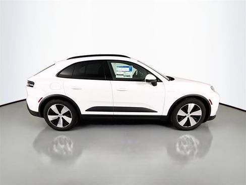 Used 2025 Porsche Macan Electric image 8