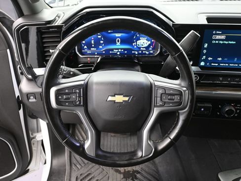 Used 2025 Chevrolet Silverado 2500 LT AWD/4WD image 31