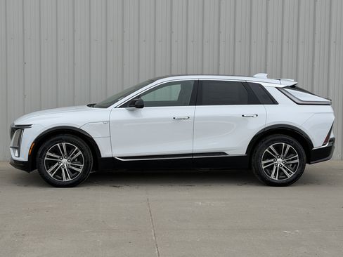New 2026 Cadillac Lyriq Luxury image 9