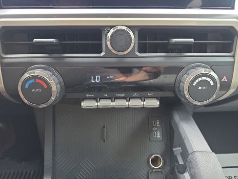 Used 2025 Toyota Tacoma TRD Sport AWD/4WD image 24