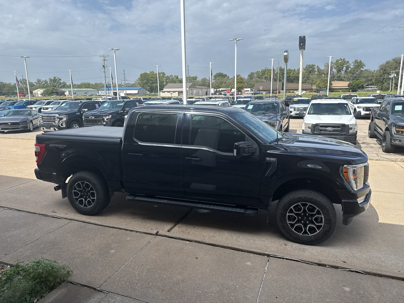 Used 2023 Ford F150 Lariat AWD/4WD image 4