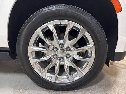 Used 2022 GMC Yukon XL Denali w/ Denali Premium Package AWD/4WD image 8
