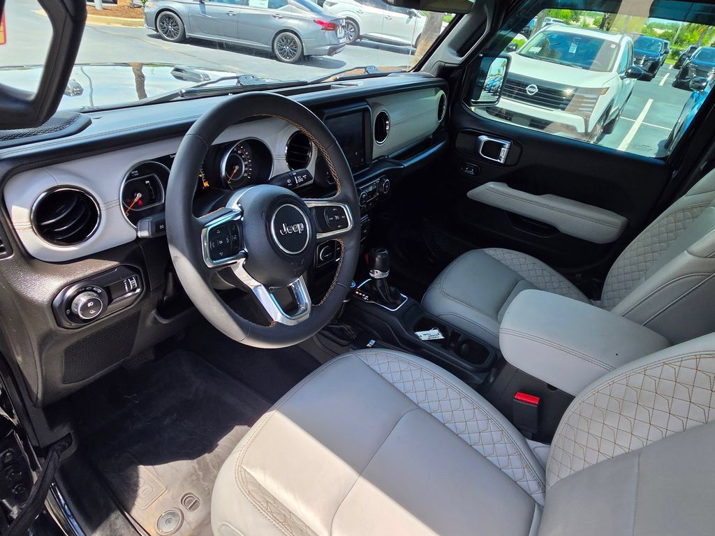 Used 2023 Jeep Gladiator Overland AWD/4WD image 17
