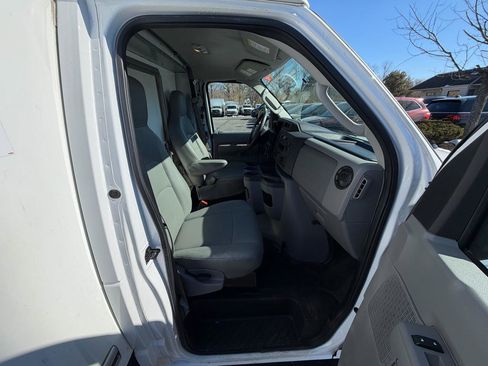Used 2024 Ford E-350 and Econoline 350 Super Duty w/ Power Windows & Locks Group image 22