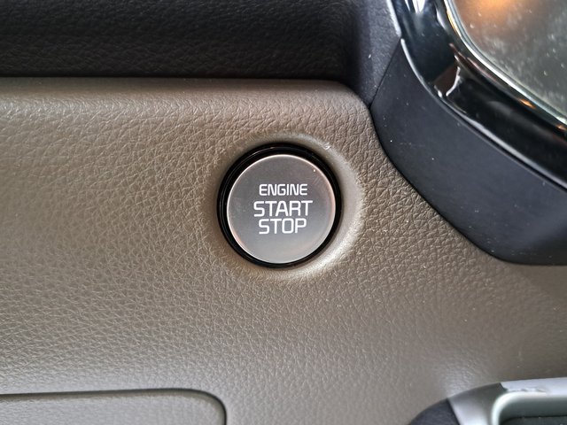 Used 2025 Kia Carnival FWD image 13