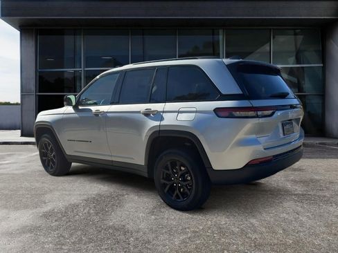 New 2025 Jeep Grand Cherokee Altitude image 5