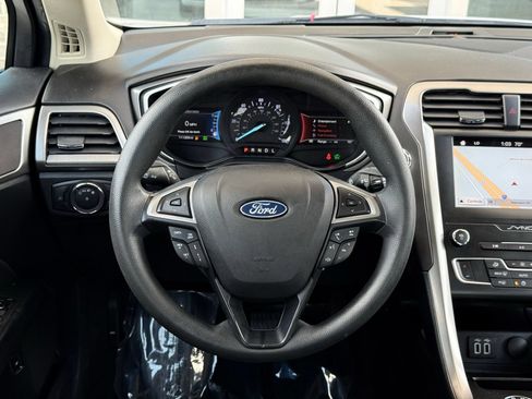 Used 2019 Ford Fusion SE FWD image 23