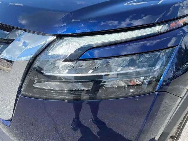 Certified 2025 Nissan Pathfinder SV AWD/4WD image 10