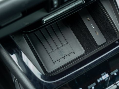 Certified 2024 Porsche Cayenne AWD/4WD image 32