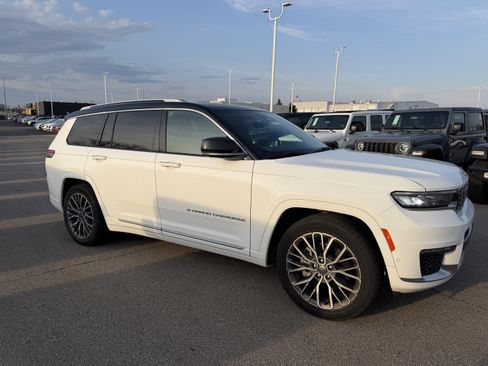 Certified 2023 Jeep Grand Cherokee L Summit image 12