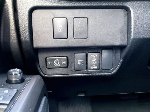 Used 2023 Toyota Tacoma TRD Sport w/ Technology Package image 33