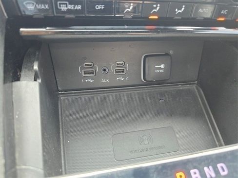 Used 2023 Jeep Grand Cherokee L Laredo image 27