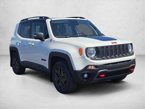 Used 2018 Jeep Renegade Trailhawk AWD/4WD image 3