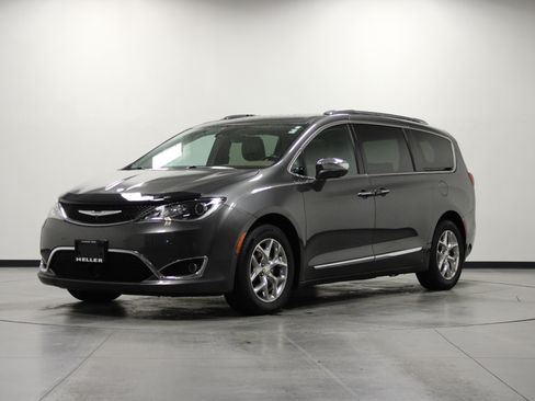 Used 2017 Chrysler Pacifica Limited FWD image 8