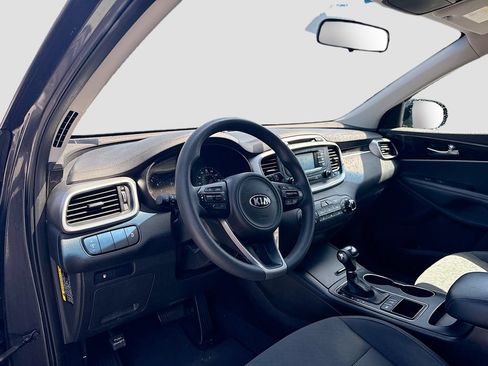 Used 2017 Kia Sorento AWD image 9