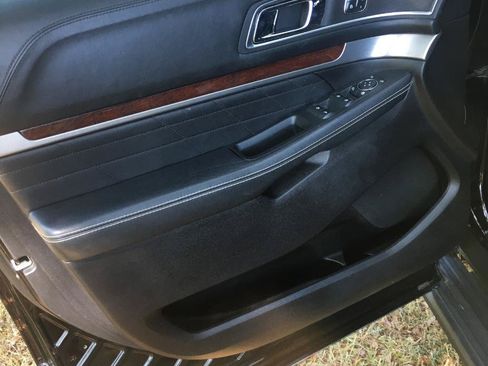 Used 2017 Ford Explorer Platinum AWD/4WD image 11