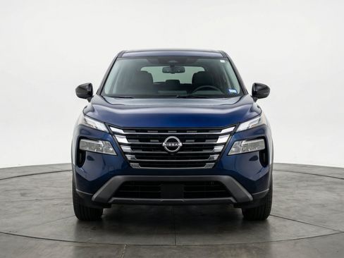 Used 2025 Nissan Rogue SV FWD image 2