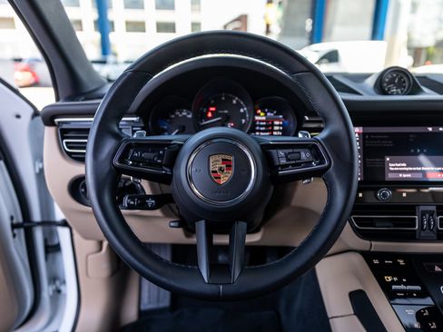 Used 2024 Porsche Macan AWD/4WD image 6