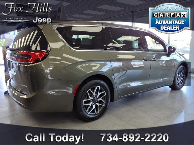 New 2027 Chrysler Pacifica Limited FWD image 5