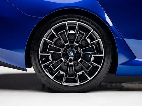 Used 2025 BMW M5 w/ Carbon Package image 40