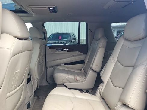 Used 2017 Cadillac Escalade ESV Luxury AWD/4WD image 17