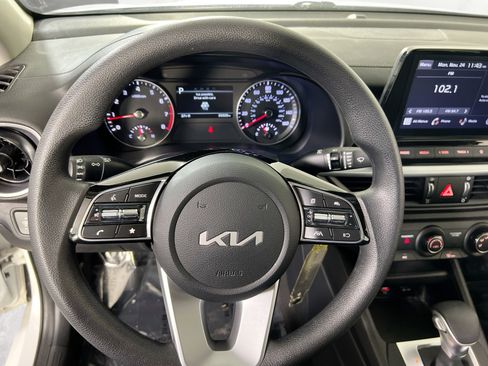 Used 2022 Kia Forte LXS w/ LXS Technology Package image 11