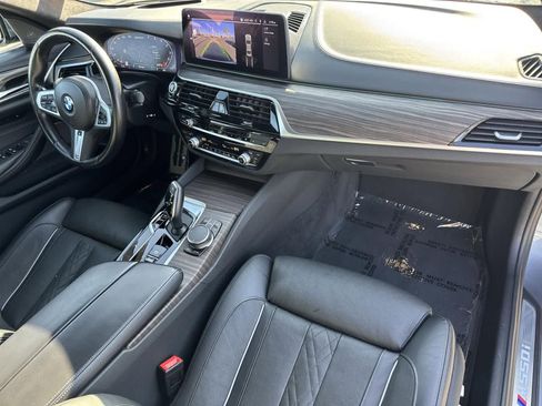 Used 2022 BMW M550i xDrive w/ Dynamic Handling Package image 41