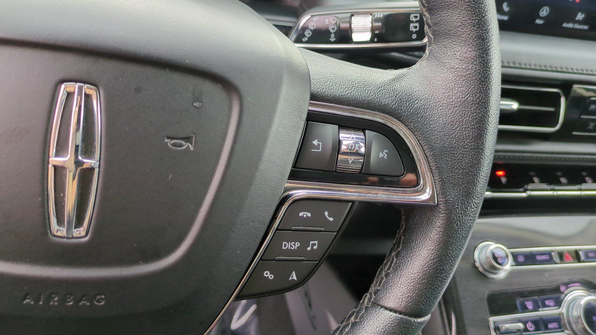 Used 2023 Lincoln Nautilus FWD w/ Premium Package image 17