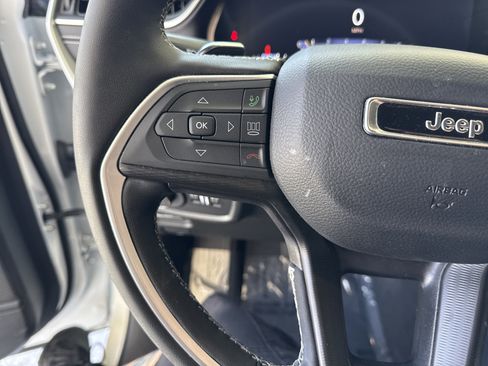 Used 2024 Jeep Grand Cherokee Altitude image 18