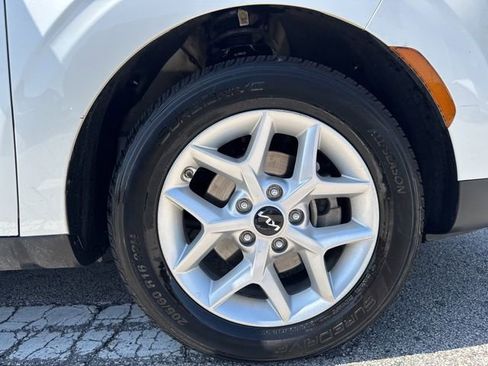 Used 2025 Kia Soul LX w/ LX Technology Package image 9