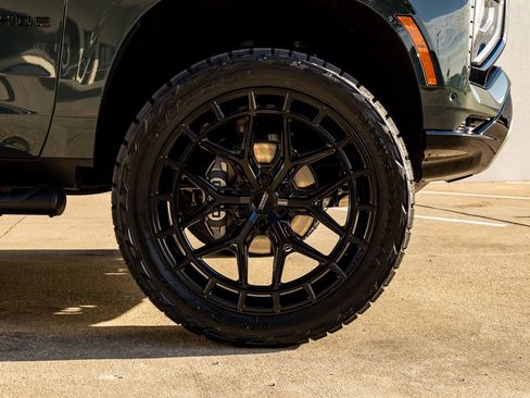 Used 2025 Chevrolet Tahoe Z71 w/ Comfort Package image 12