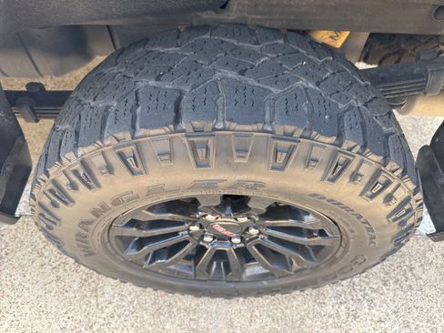 Used 2022 GMC Sierra 1500 AT4X image 3