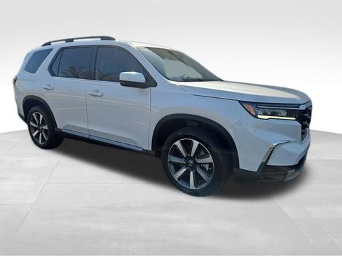 Certified 2024 Honda Pilot Touring image 7