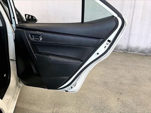 Used 2017 Toyota Corolla SE FWD image 23