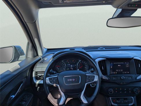 Used 2024 GMC Terrain SLE image 32