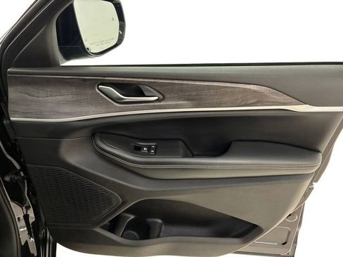 Used 2023 Jeep Grand Cherokee L Limited image 15