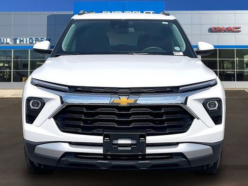 Used 2025 Chevrolet TrailBlazer LT w/ Driver Confidence Package AWD/4WD image 2