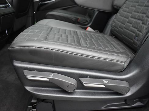 Certified 2025 Cadillac Escalade ESV Sport Platinum image 29