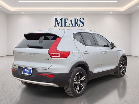 Used 2023 Volvo XC40 B5 Plus AWD/4WD image 6