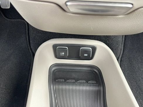 Used 2019 Chrysler Pacifica Touring Plus w/ Tire & Wheel Group image 25